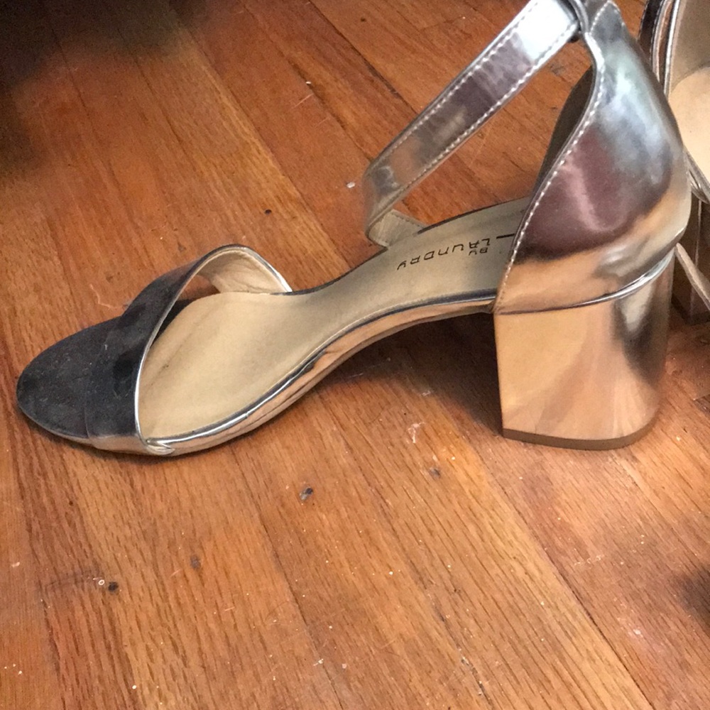 Silver heels - Picture 2 of 3